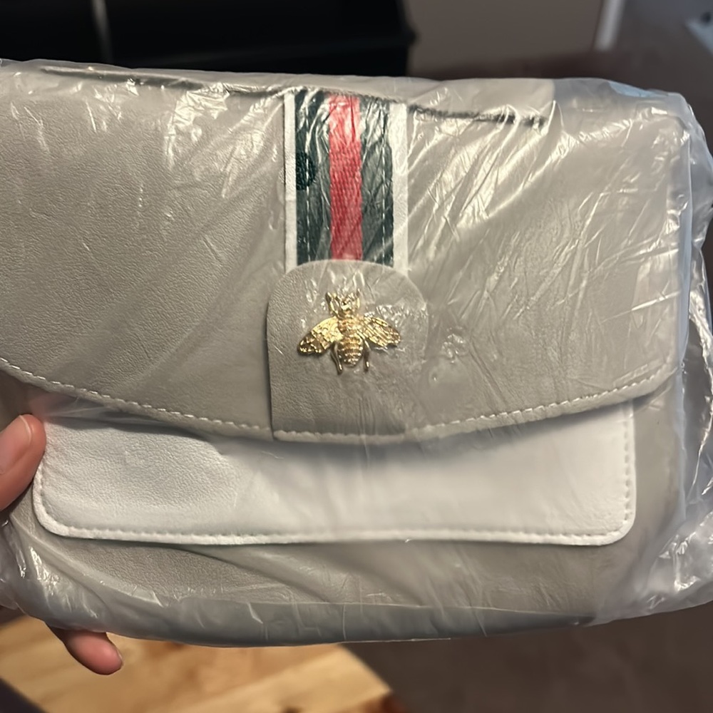 PURSES - Picture 2 of 4